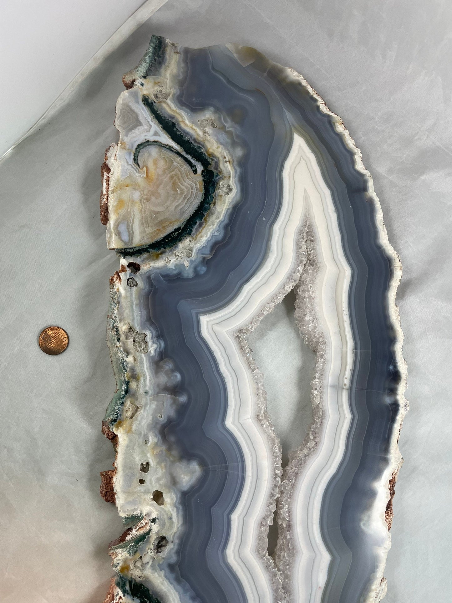 Gorgeous Agate with Quartz!